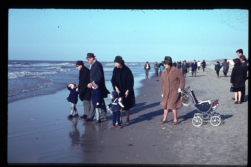 03.Scheveningen mrt 1966 Rino,Ilse,Papa,Mama,Brigitte,Marion,.JPG